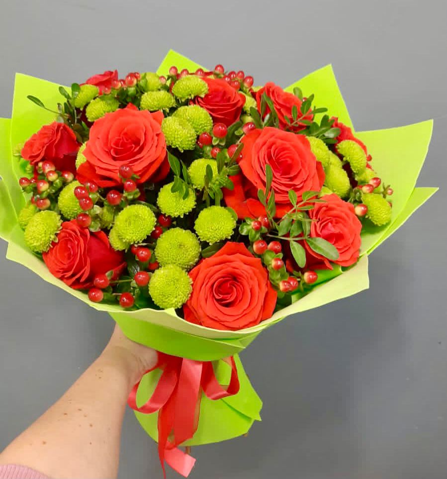 Букет цветов из: Хризантемы и Розы в Тереке