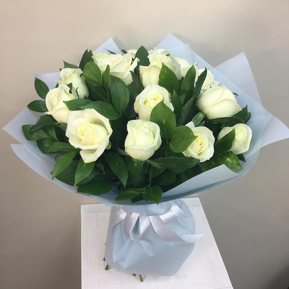 Букет 15 Белых роз Проуд в Тереке