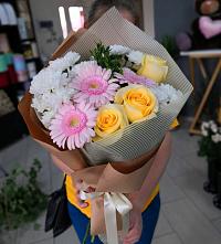 Букет цветов из:  Герберы, Розы и Хризантемы в Тереке