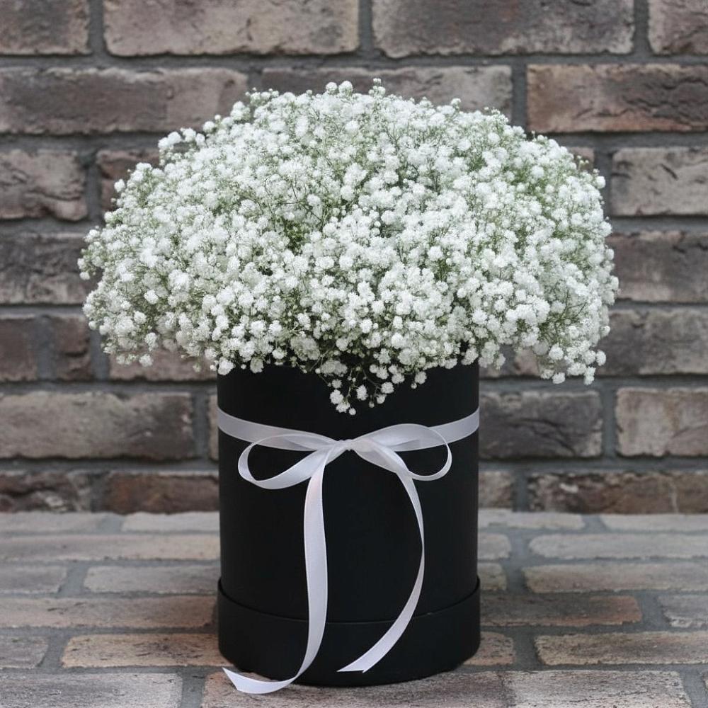 Цветочная композиция из Гипсофила в шляпной коробке в Тереке