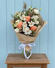 Букет цветов из:  Альстромерии, Лизиантусы, Розы и Хризантемы в Тереке