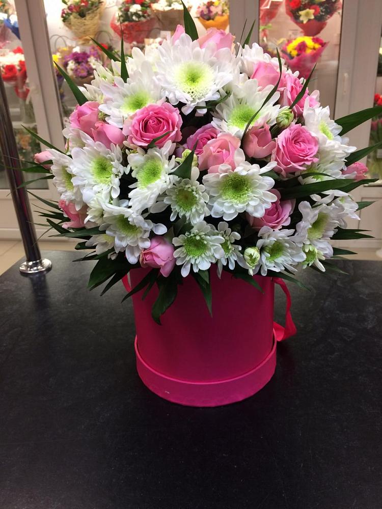 Цветочная композиция из Розы и Хризантемы в шляпной коробке в Тереке