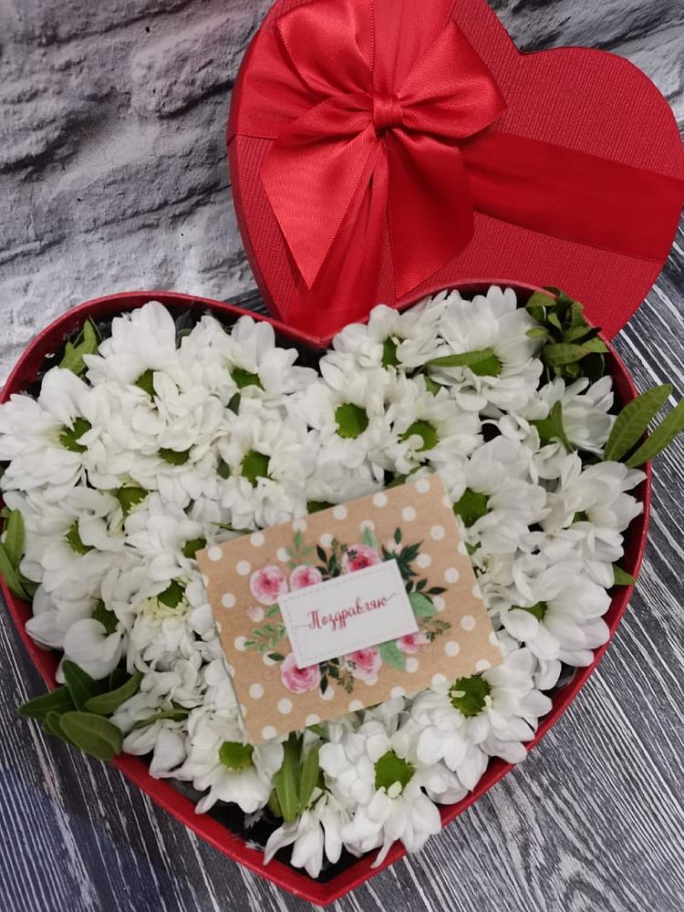 Цветочная композиция из Хризантемы в виде сердца в Тереке