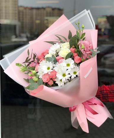 Букет цветов из: Розы, Лизиантусы и Хризантемы в Тереке