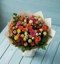 Букет Микс из разноцветных кустовых роз в Тереке