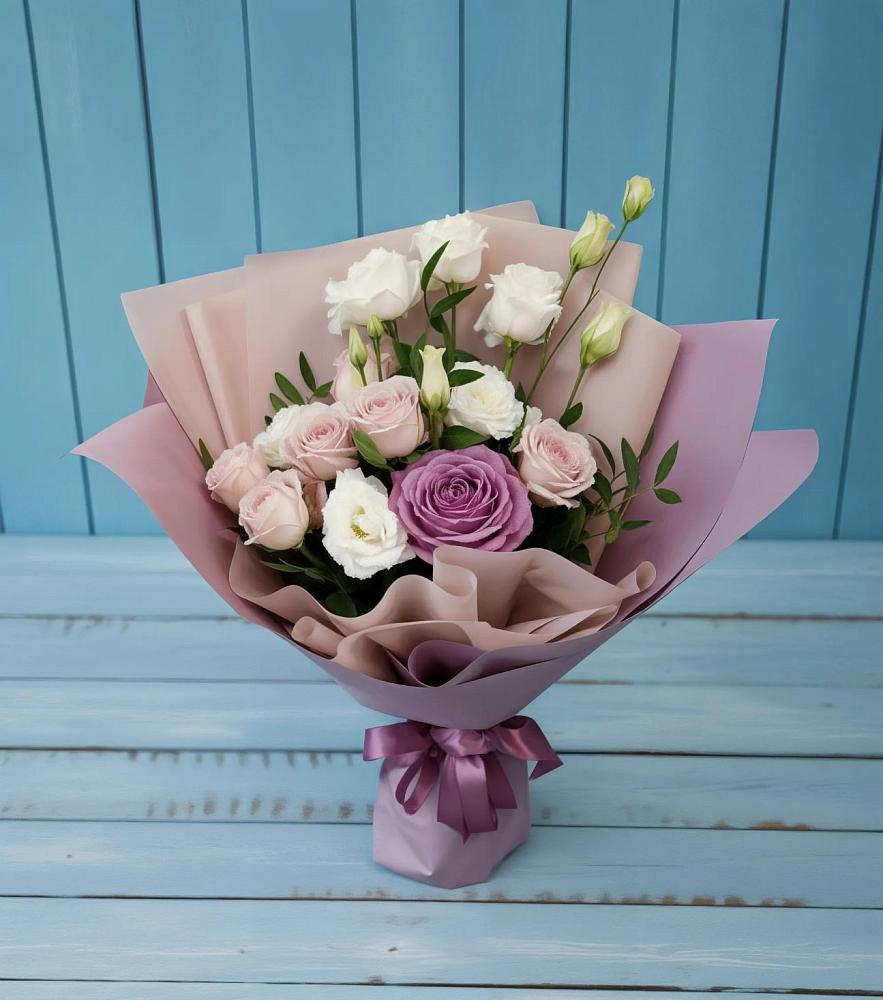 Букет цветов из: Розы и Лизиантусы в Тереке